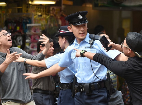 圖片：警務人員協助市民解決紛爭