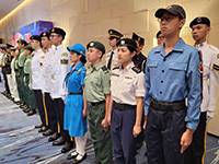 劉樂情(第一排右二)穿上少訊新制服參與活動